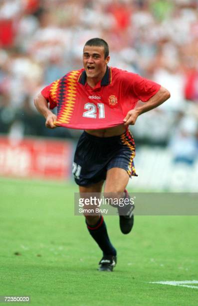 Spain 1994 - 1996 Home Football Shirt