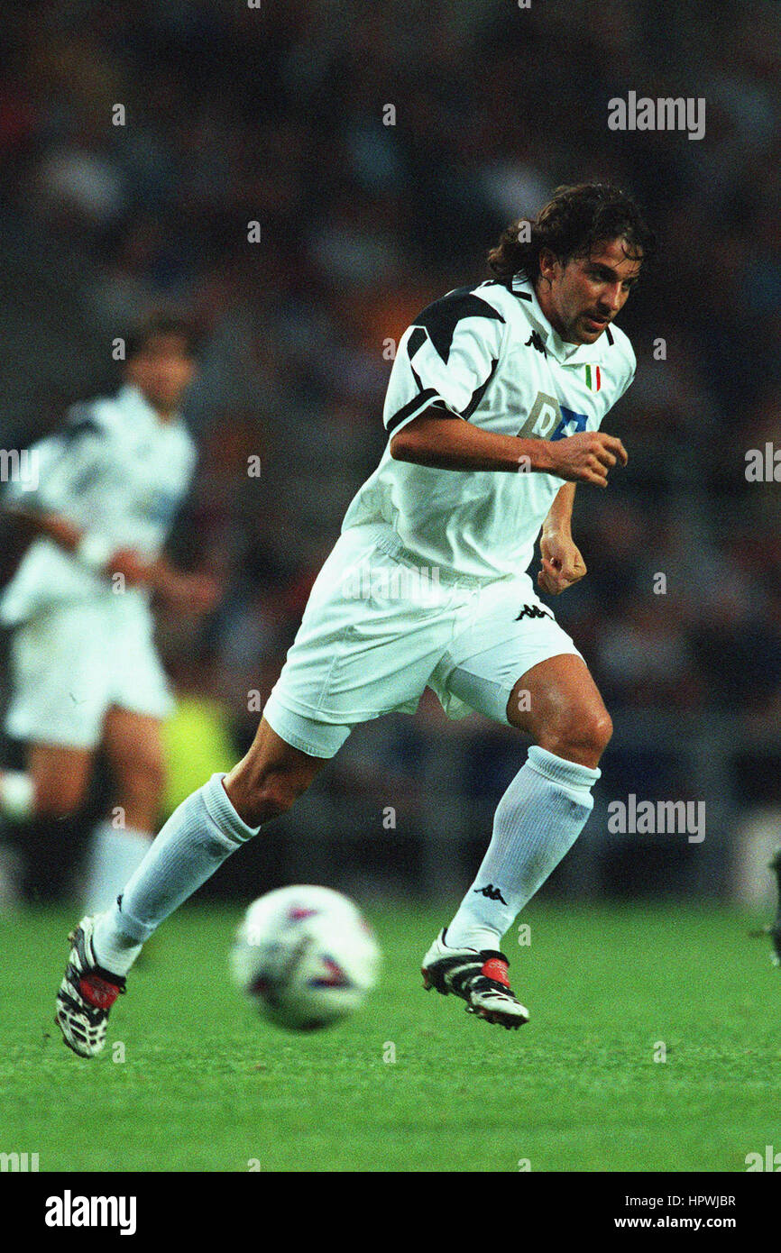 Juventus 1998 - 1999 Away Shorts