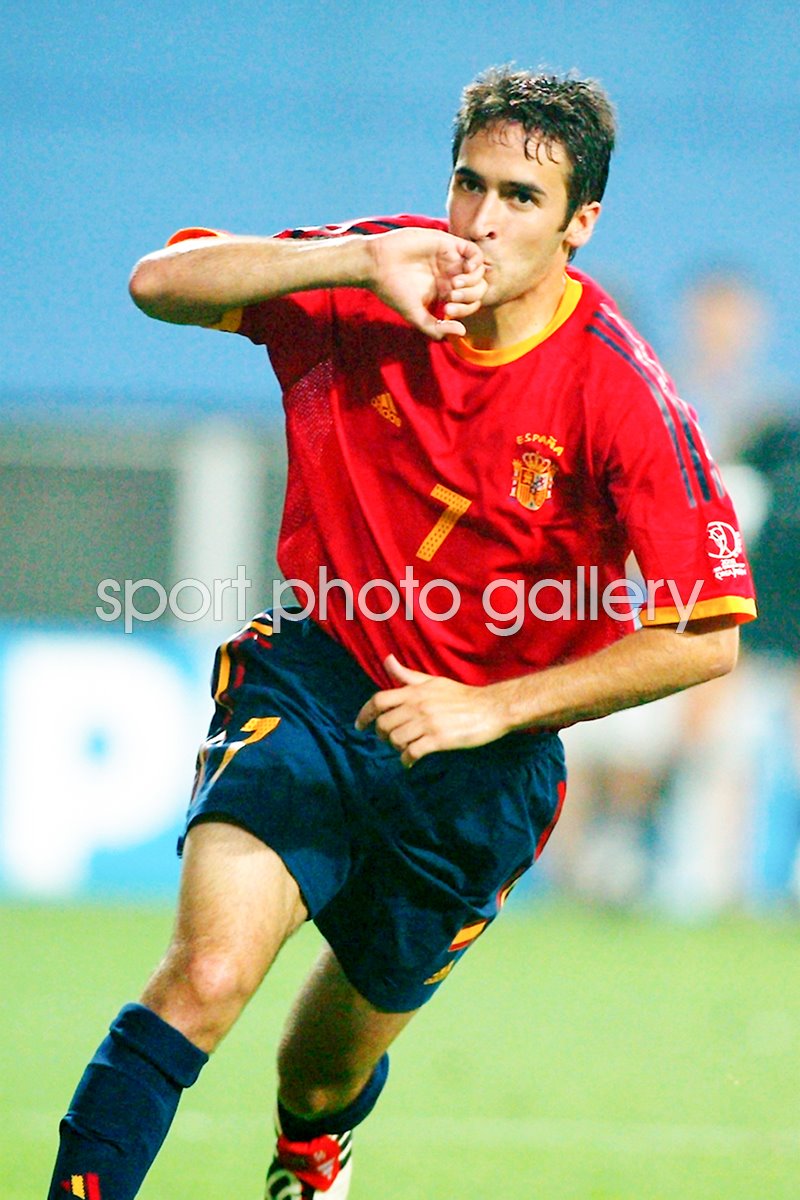 Spain 2002 - 2004 Player Issue Home Football Shirt #7 Raul